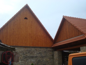 Zhotovení dřevěnných štítů v obci Džbánov u Vysokého Mýta